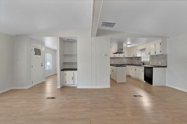 Building Photo - 5811 Cedar View Dr
