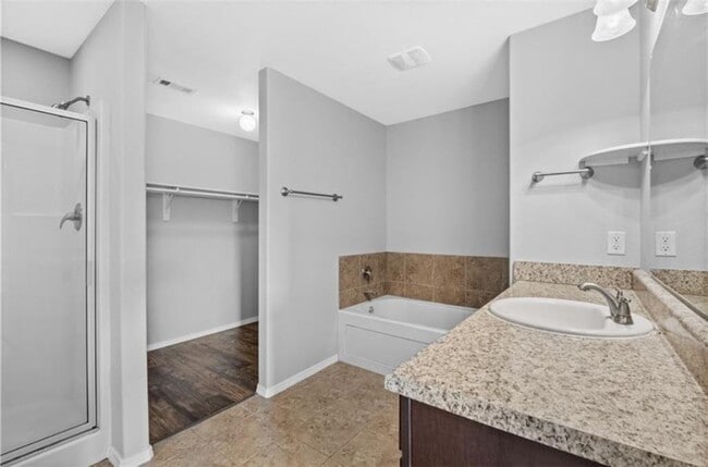 Building Photo - 611 Lasso Ln