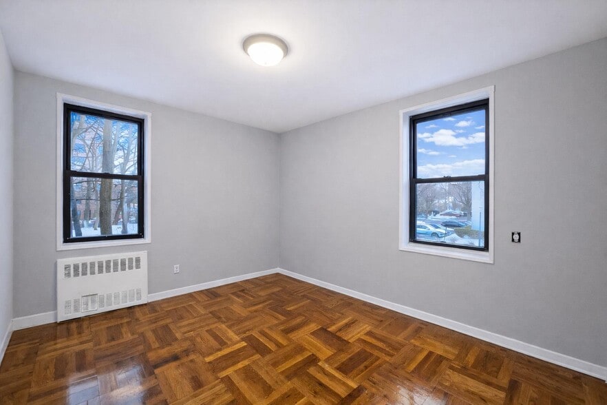 Building Photo - 525-527 Riverdale Avenue