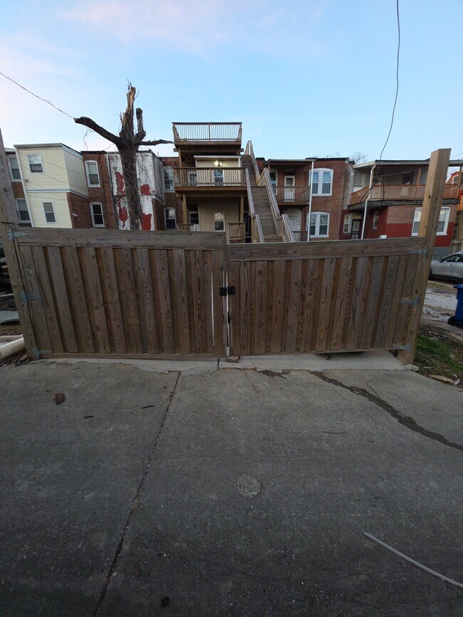 Building Photo - 2461 Shirley Ave