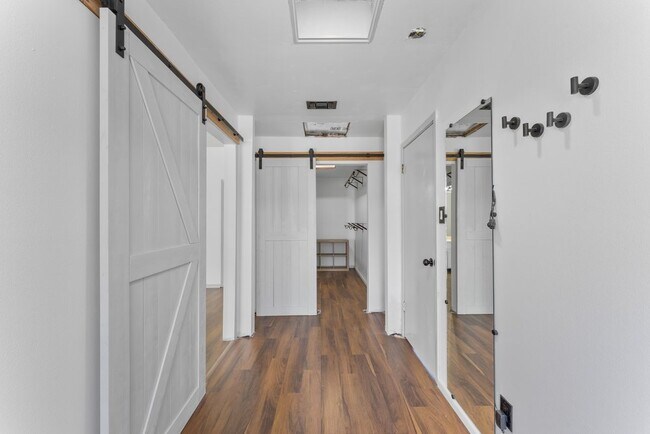 Building Photo - 2526 Town Briar St