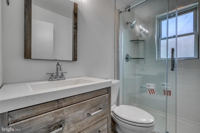 Building Photo - 2166 Lake Dr