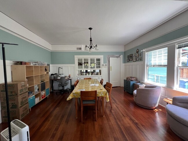 Building Photo - Charming 1910 Craftsman Home – 3BR/2BA + B...