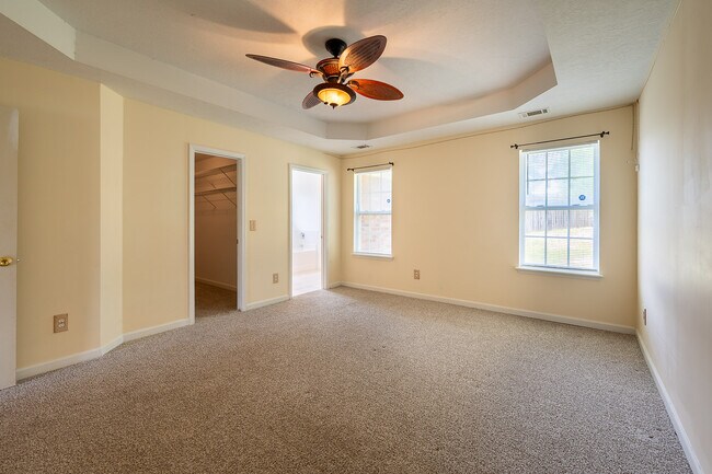 Building Photo - 945 Cannock St