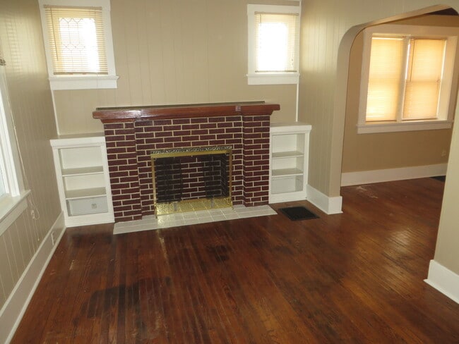 Building Photo - 1126 Nelson St