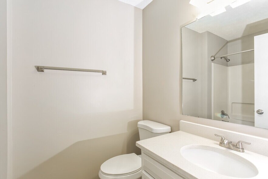 Building Photo - 2656 Willowgate Rd