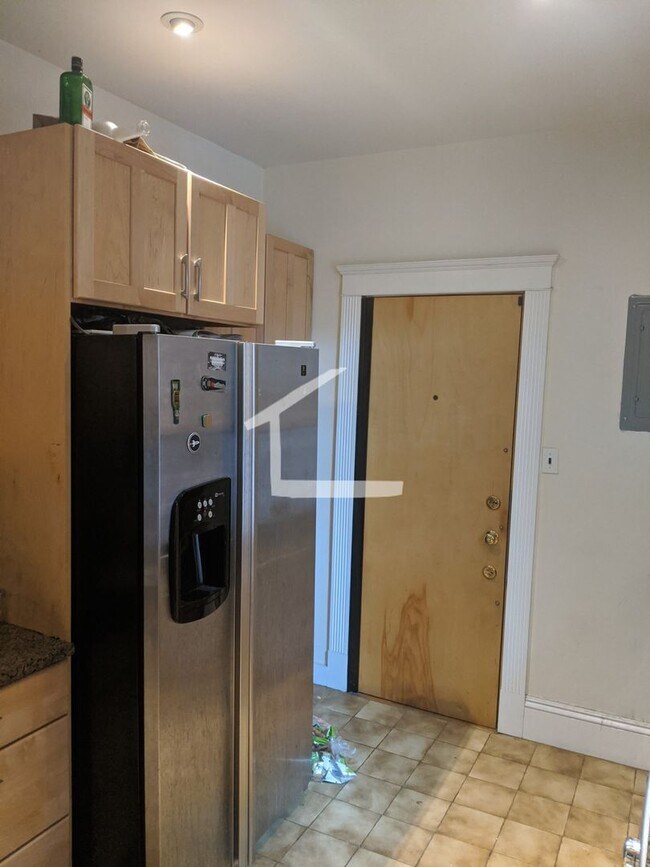 Building Photo - Nice 2 bed with office