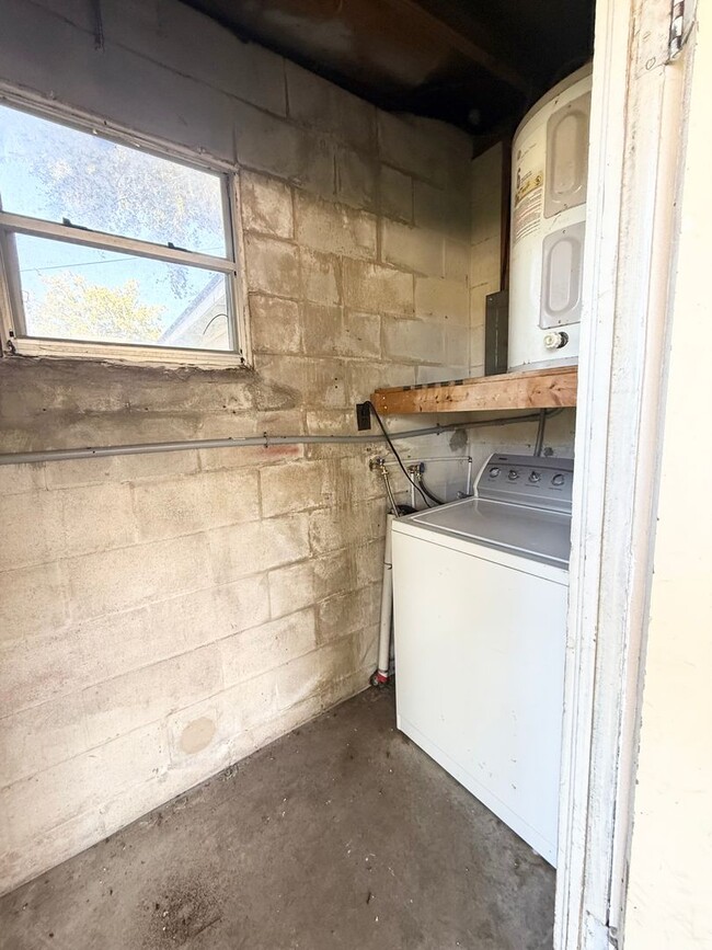 Building Photo - 2207 Vine St