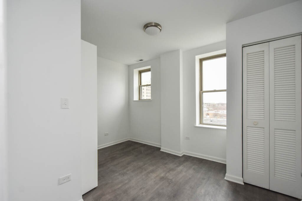 Building Photo - 940 W Winona St