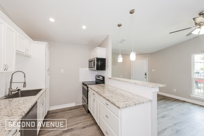 Building Photo - 2024 Lewiston Ave