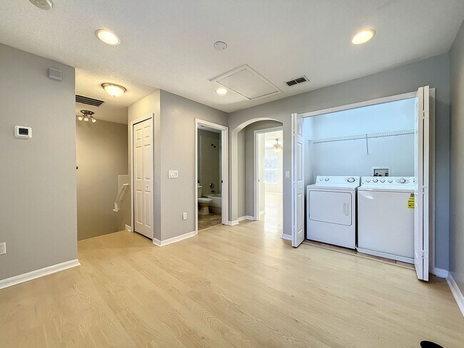 Building Photo - Clubside Pointe