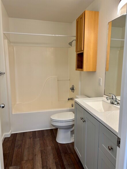 Bathroom - 4865 W Reliance Rd