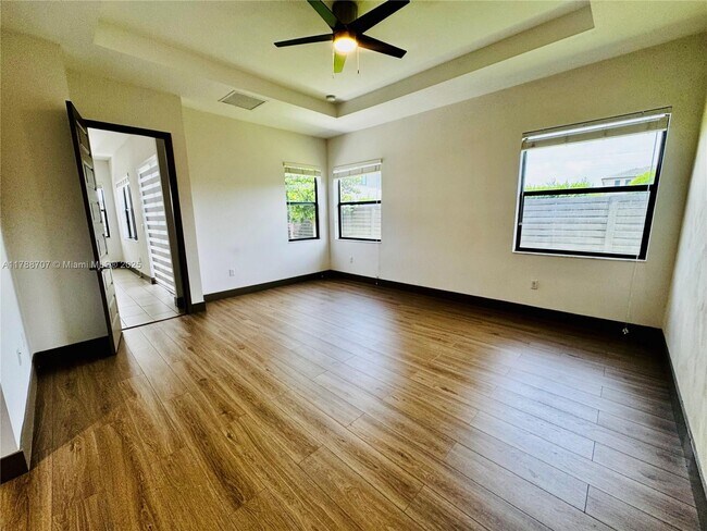 Building Photo - 15957 SW 136 Way