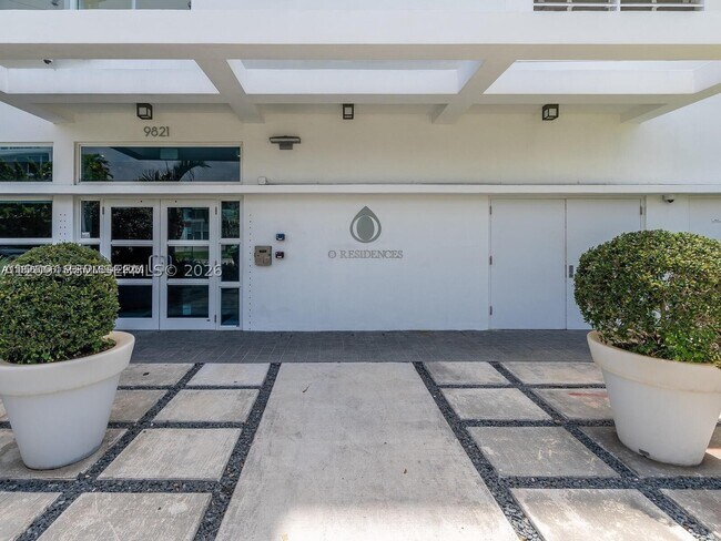 Building Photo - 9821 E Bay Harbor Dr
