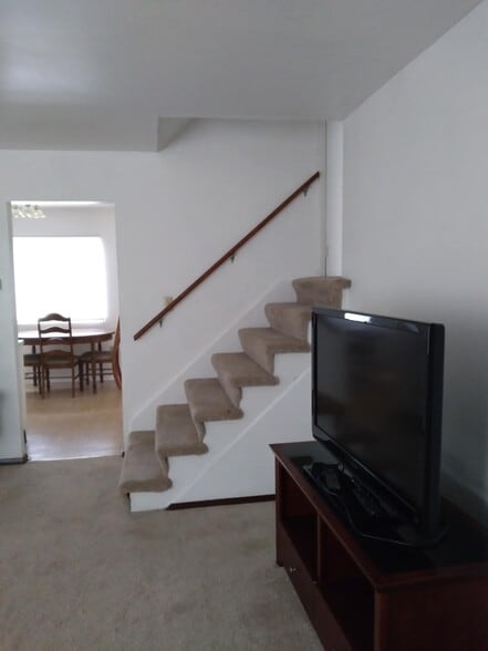 Building Photo - 1545 Bristol Ln