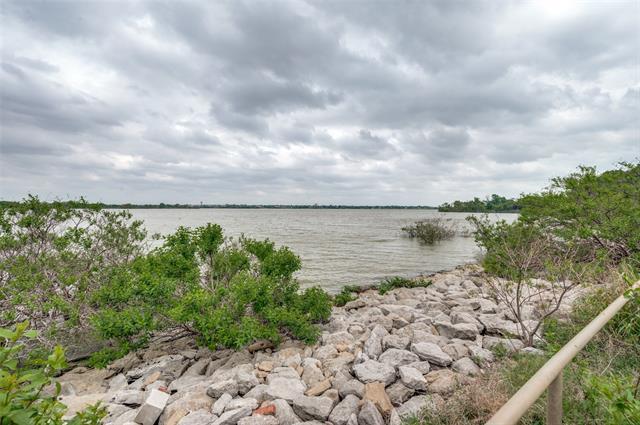 Building Photo - 1016 Lake Sierra Wy
