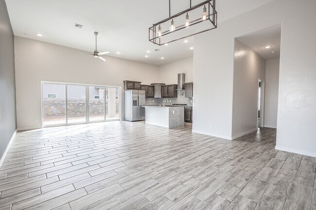 Building Photo - 14852 Mike a Mendoza Ave