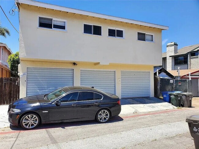 Building Photo - 508 S Catalina Ave