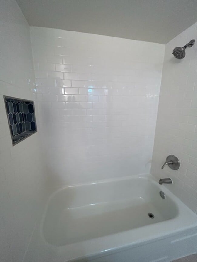 Building Photo - Nicely Updated Terrace Level  1/1 condo