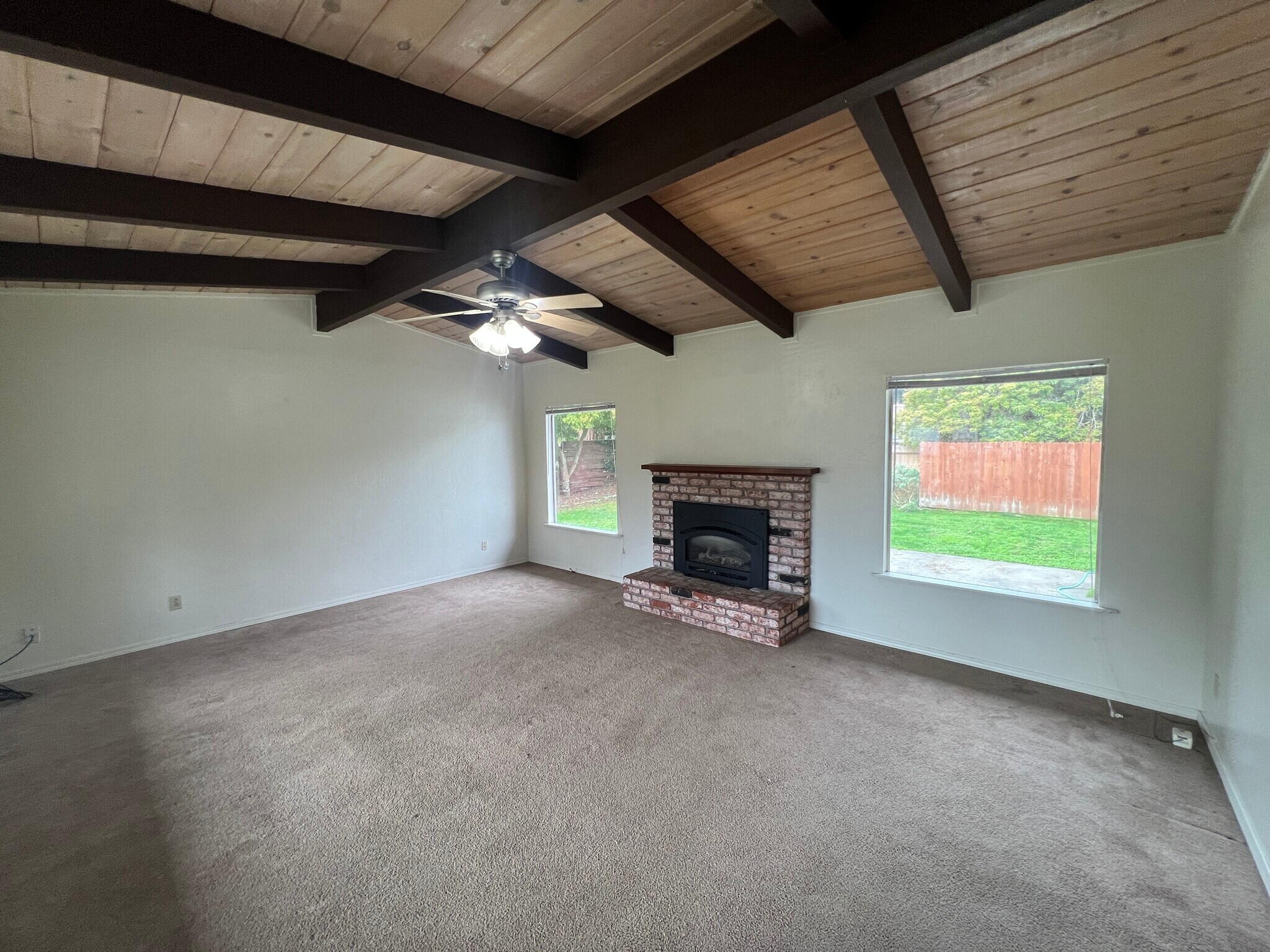 Building Photo - 5926 Walnut Dr