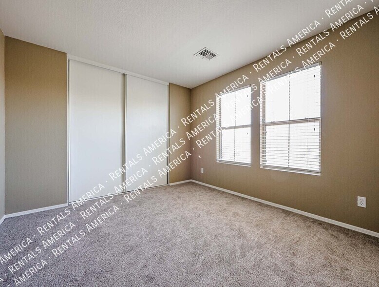 Building Photo - 1356 E Clifton Ave