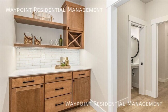 Building Photo - 1704 E Cutgrass Ln