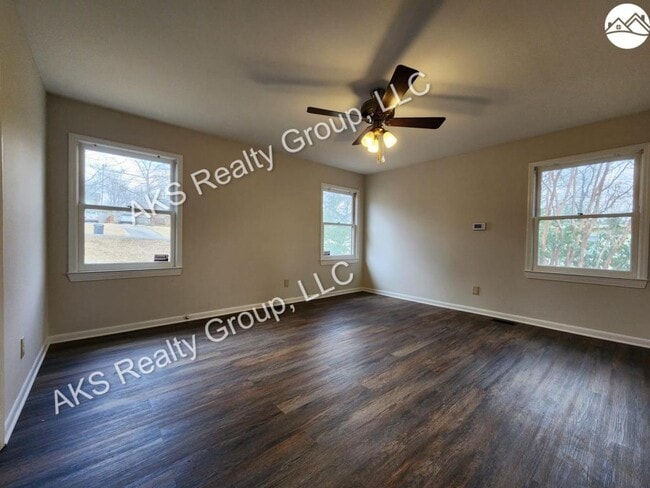 Building Photo - 1613 Stonewall Dr