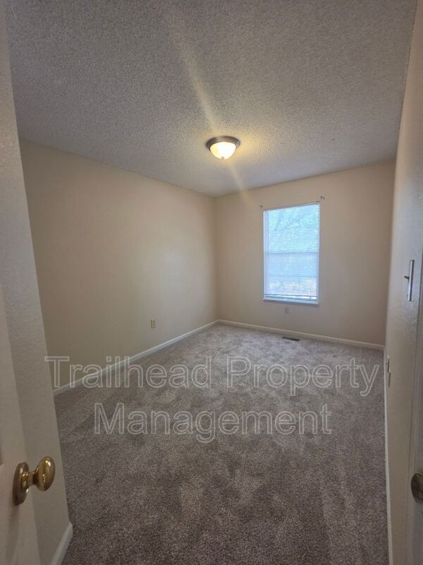 Building Photo - 607 SE Steeple Ln