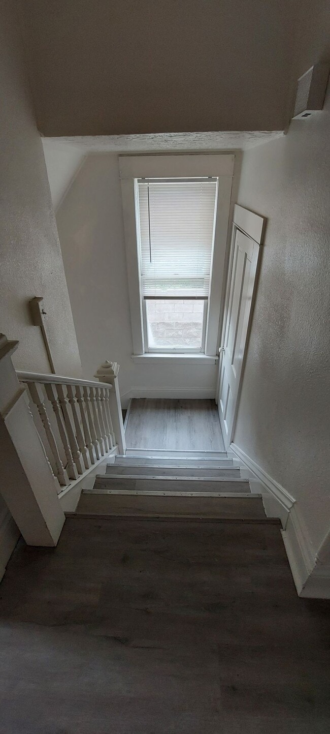 Building Photo - (1614 8th Ave)