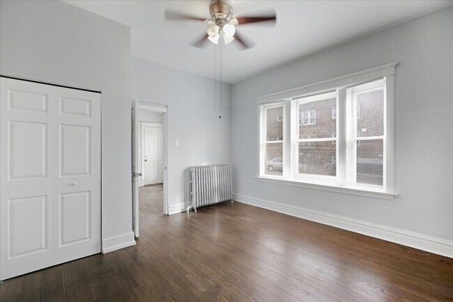 Building Photo - 2552 N Kildare Ave