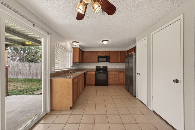 Building Photo - 1806 Foxlake Dr