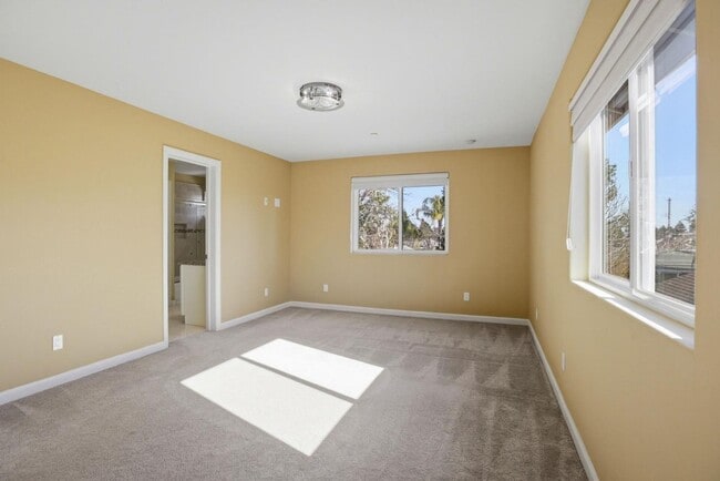 Building Photo - 659 Upton St