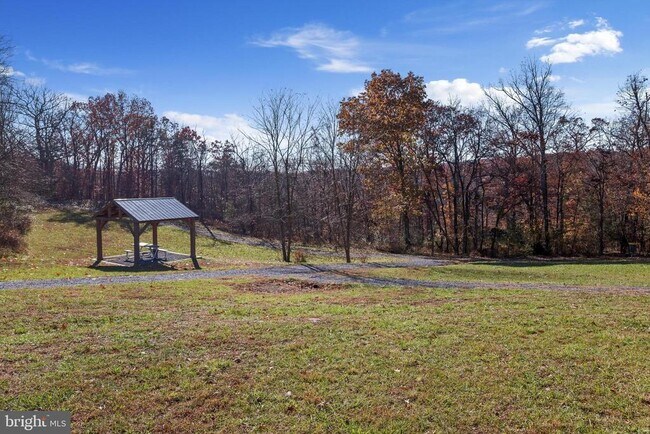 Building Photo - 700 S Lakeview Dr