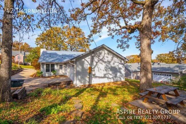 Building Photo - 42 Thornhill Dr