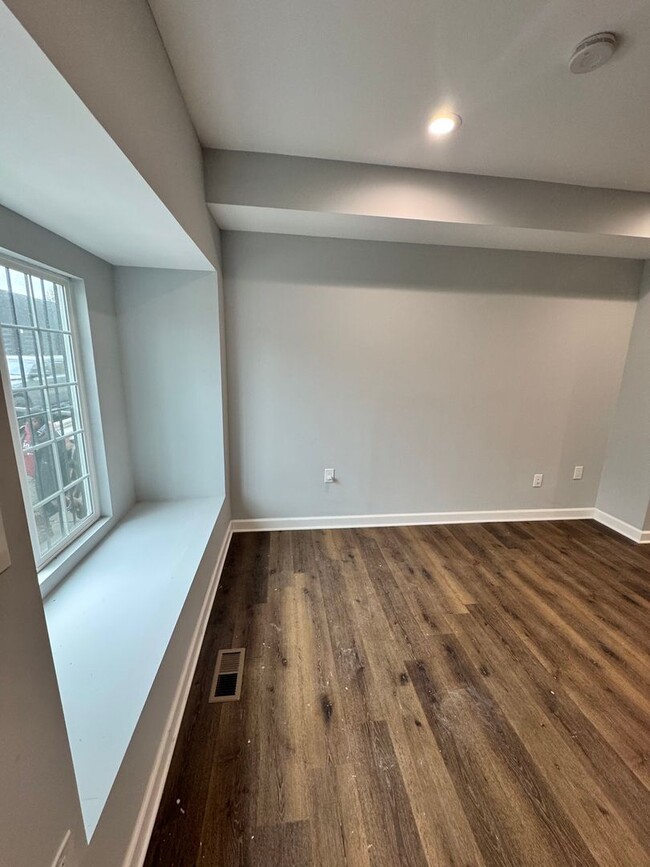 Building Photo - Spacious Rental Property in Baltimore!!