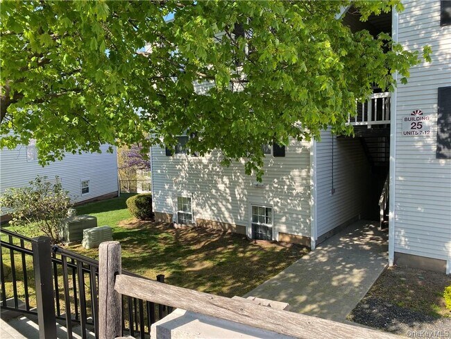 Building Photo - 25 Lexington Hills Rd