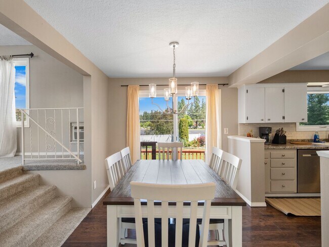 Building Photo - Spacious 4-Bedroom Pet-Friendly Home in North Spokane