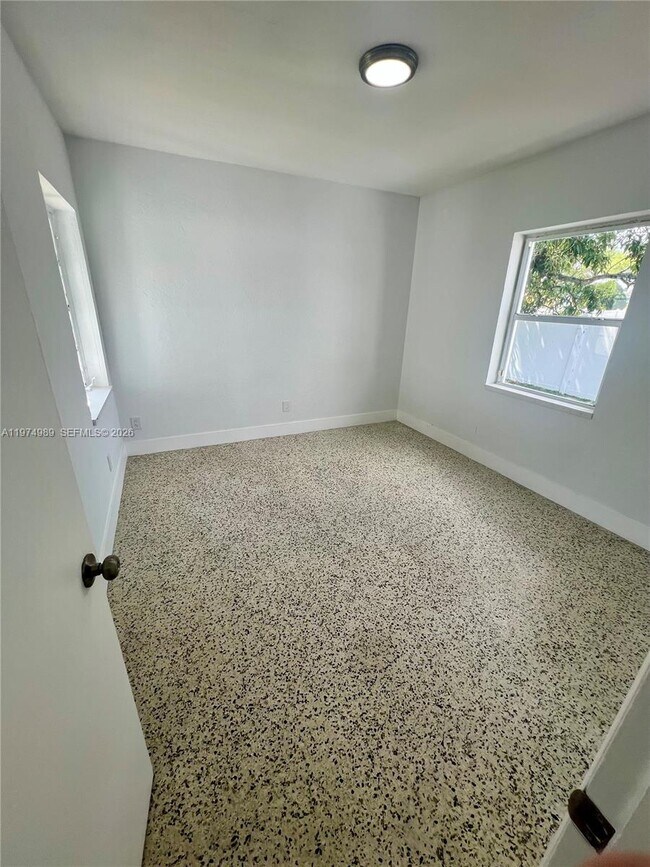 Building Photo - 1710 Arthur St