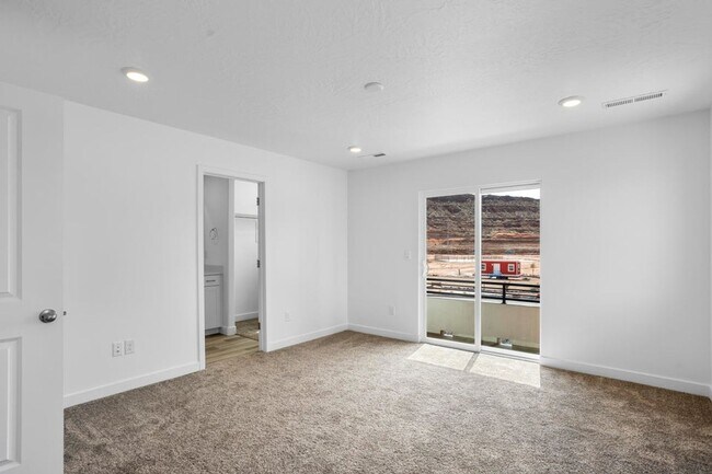 Building Photo - BRAND NEW! 3 Bedroom townhome in Long Valley!