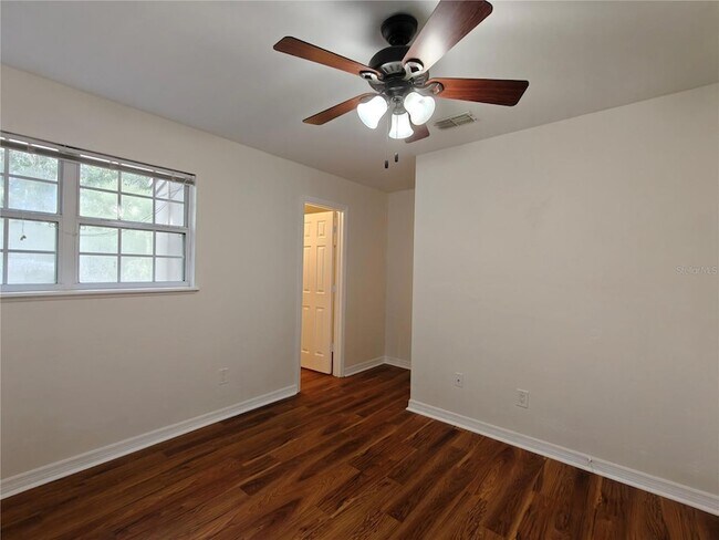 Building Photo - 620 SW 10th Ln