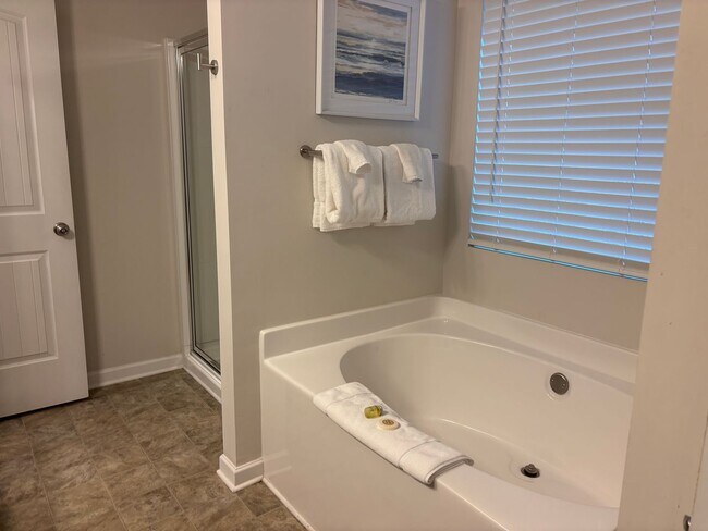 Building Photo - 3-bedroom, 2.5-bathroom single-family home