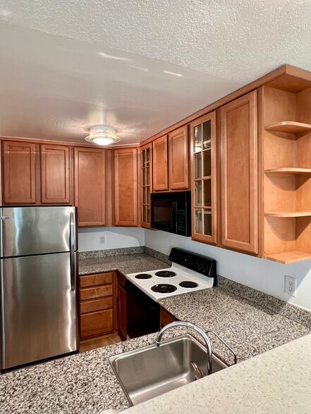Granite counters, dishwasher, updated kitchen - 608 Idaho Ave