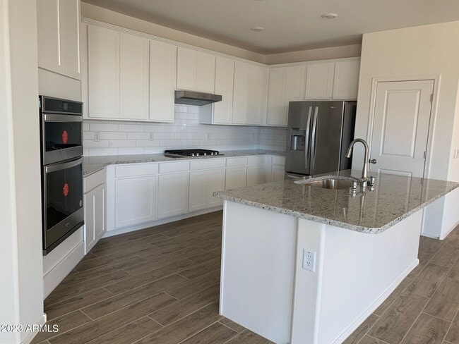 Building Photo - 2340 W Sunland Ave