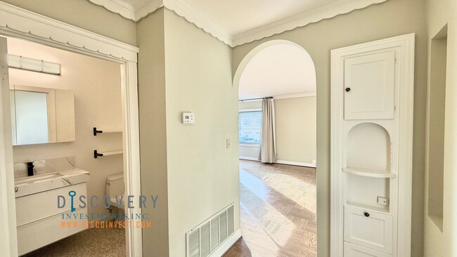 Building Photo - Updated MCM Gem in Adams Point