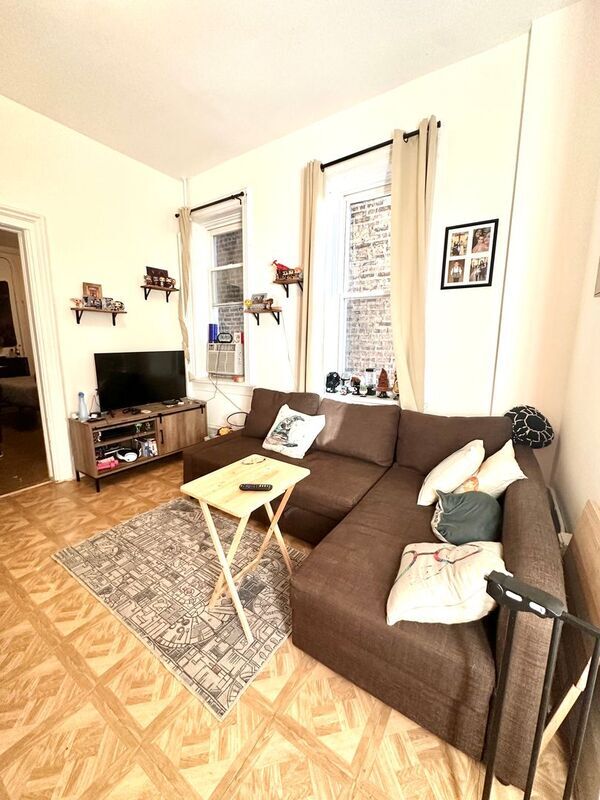 Primary Photo - 1325 W 18th St
