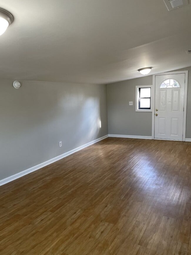 Building Photo - 4 Bedroom Two-Story Home with Large Yard, Lawn Care Included