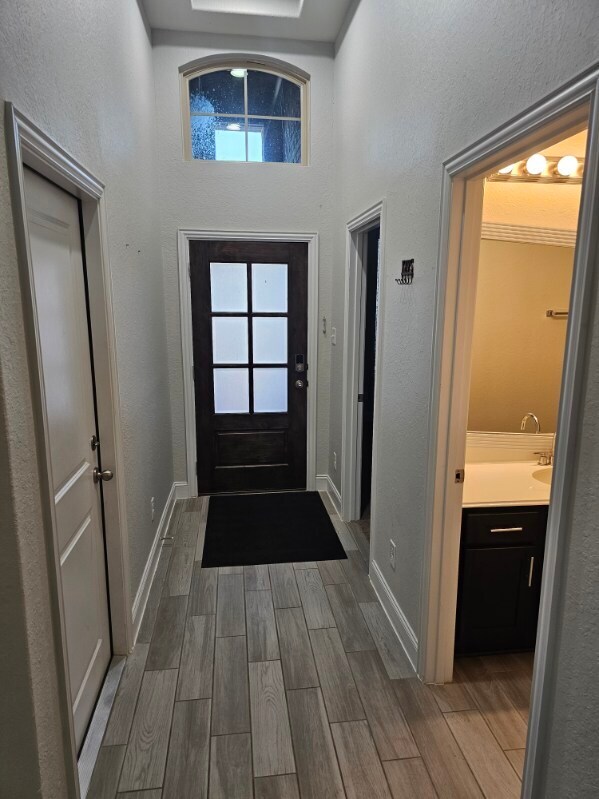 Building Photo - 9511 Bricewood Oak