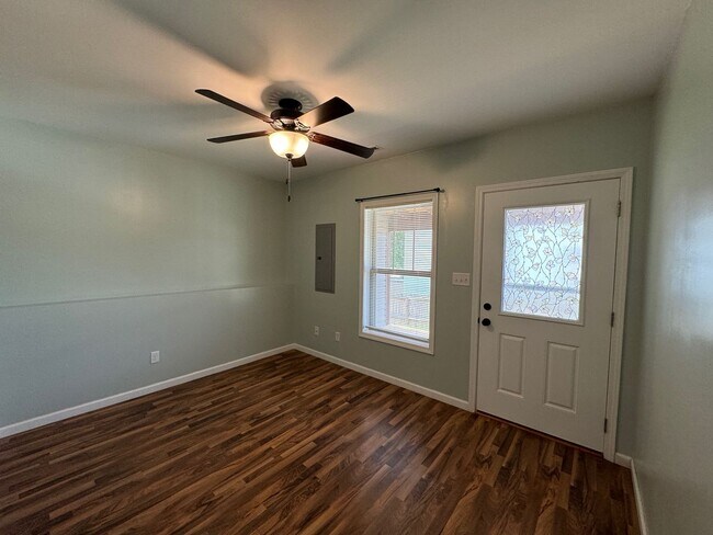 Building Photo - Weaverville - Modern, Three Bedroom, Fenced Yard