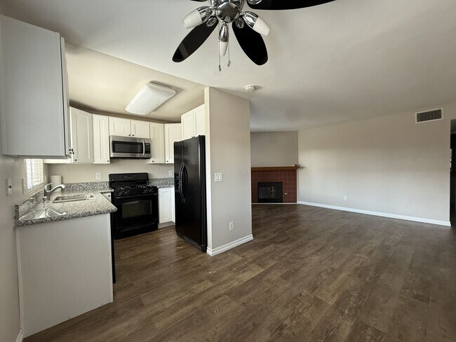 Building Photo - Ground Floor Unit in Santee!