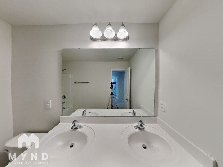 Building Photo - 7008 Jane Parks Way